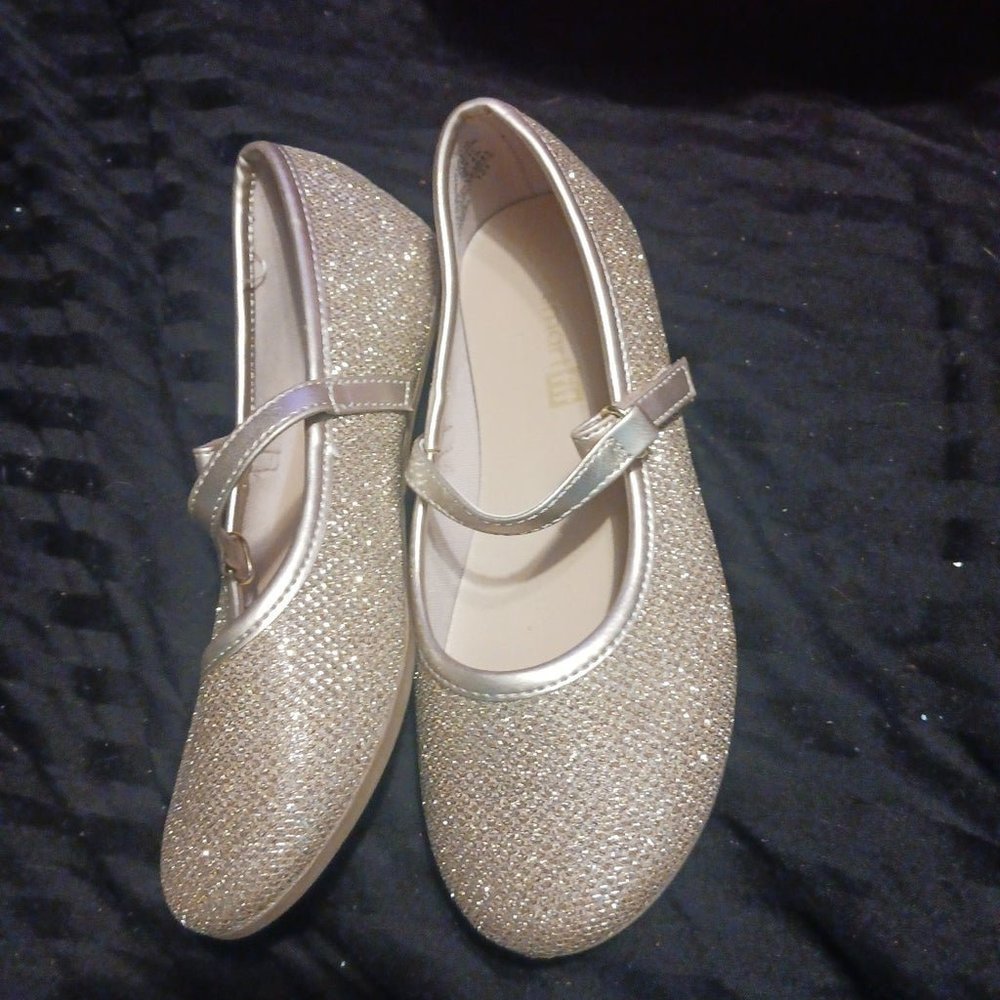 shoes - Picture 2 of 2